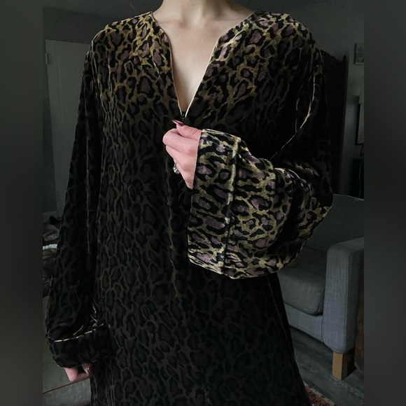 Leopard Print Velvet Robe - Picture 5 of 7